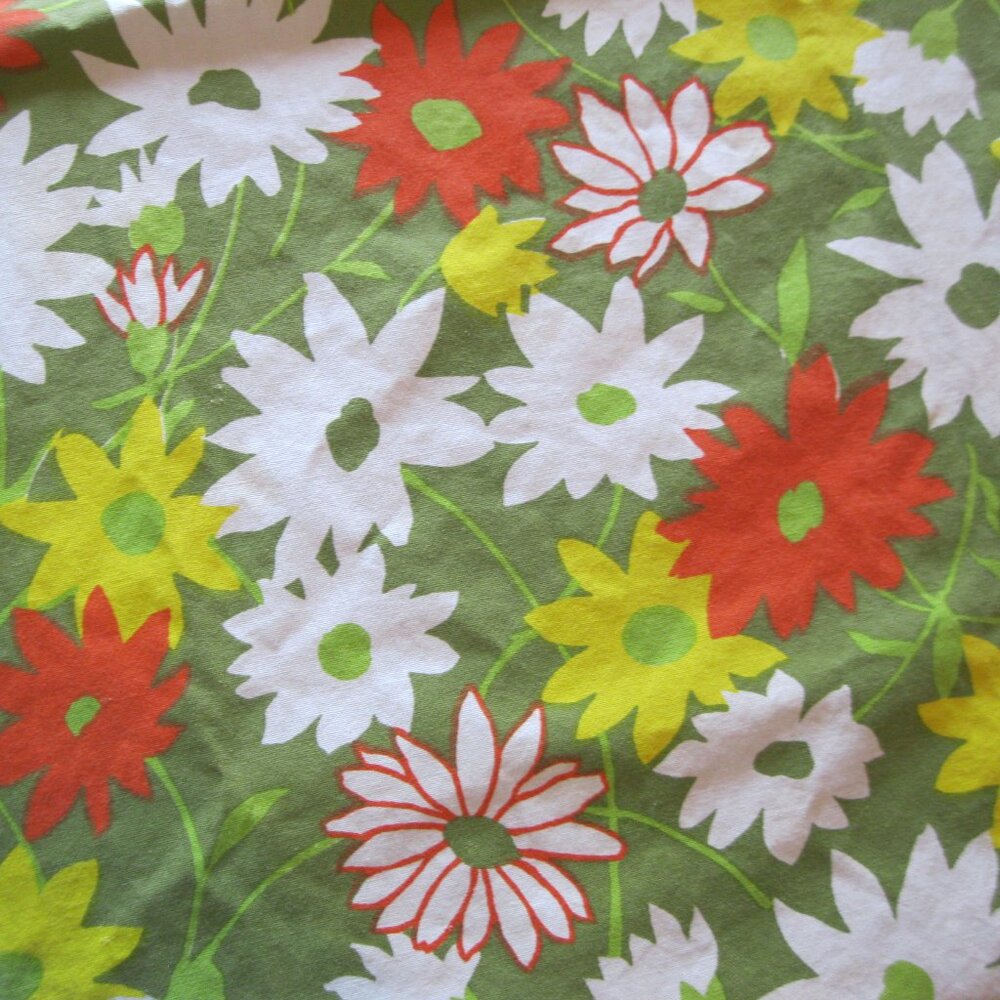 Vintage 70s Daisy Tablecloth